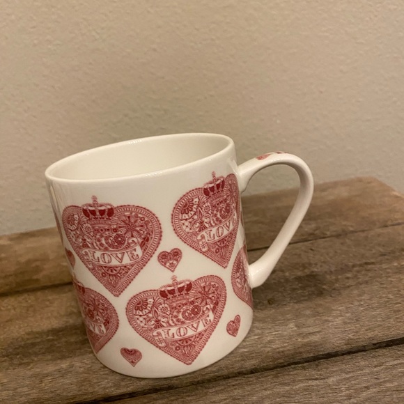 Valentines Day Queens Made with Love Mug - Picture 2 of 6